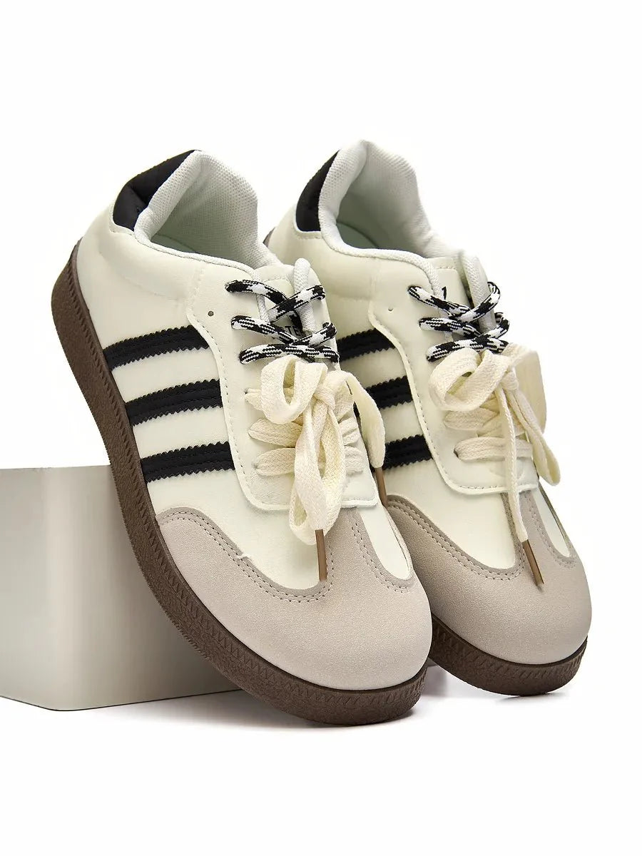 Lillian Timeless Chic Sneakers